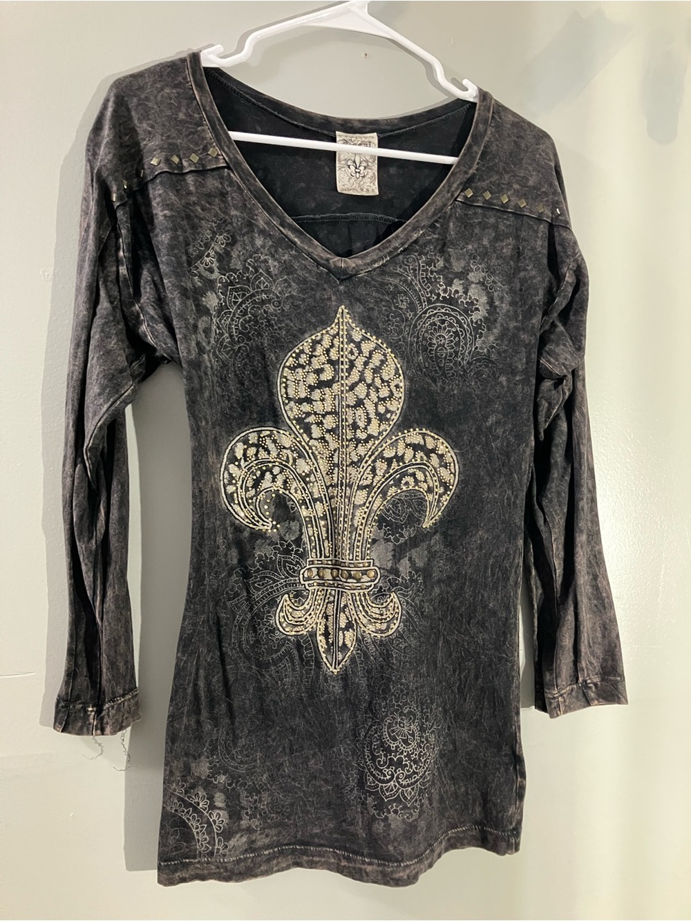 Vocal Black Distressed V-Neck Long Sleeve with Gold Fleur de Lis